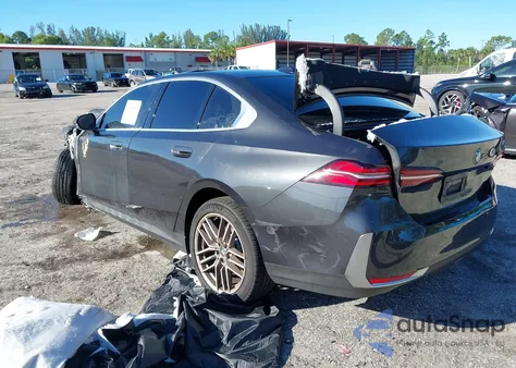 2025 BMW 530 I z USA, uszkodzony, nr VIN WBA43FJ01SCT73217